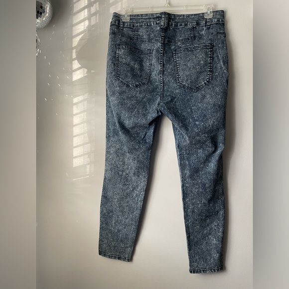 Forever 21 plus size acid wash look jeans size 16 - Picture 2 of 6